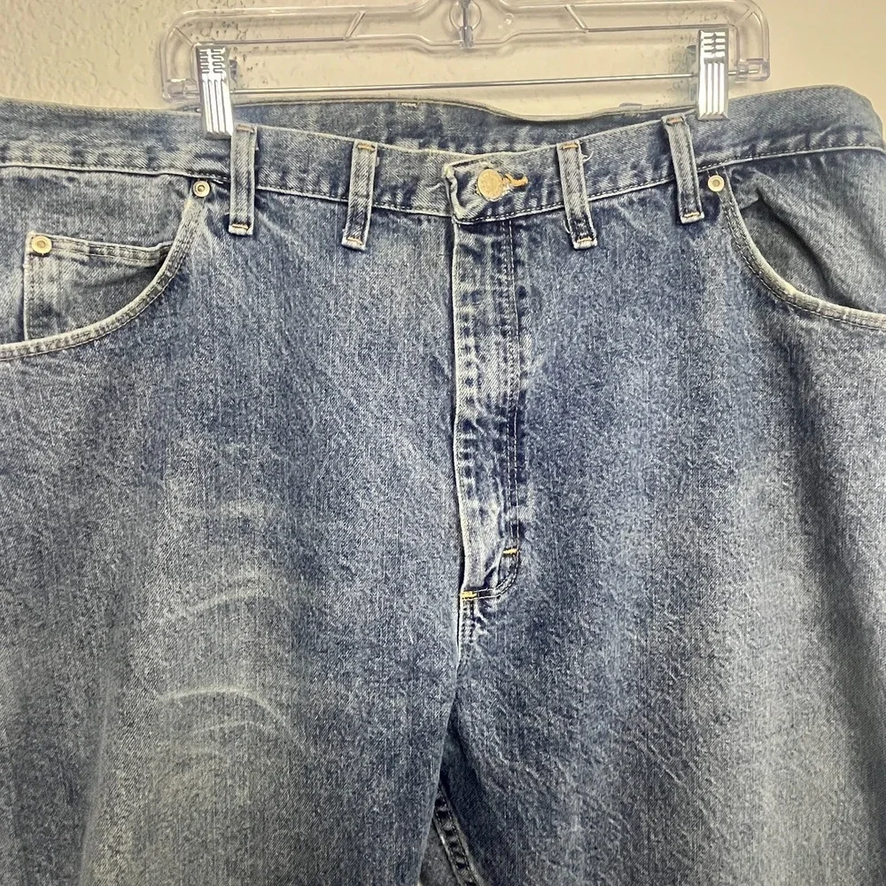 Wrangler Authentic Jeans Mens 44x32 Blue Denim‎ Cotton Relaxed Fit Straight Leg